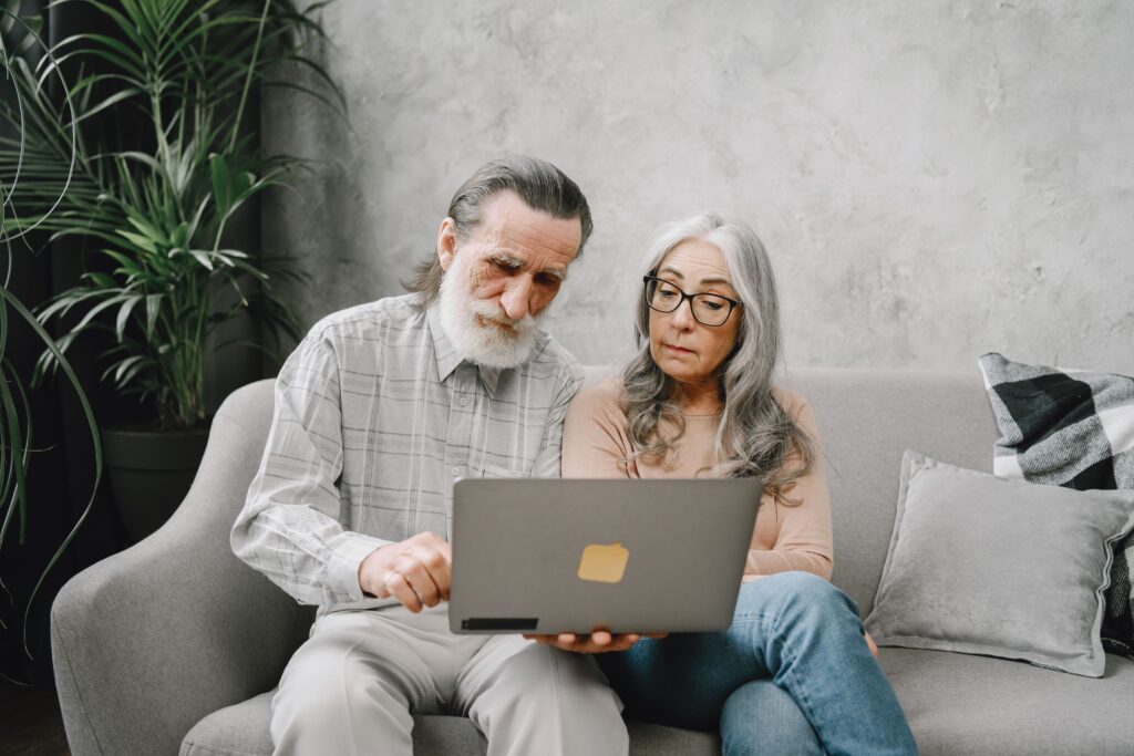 Vero Tech Help Couple on Laptop Support